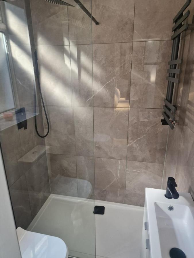 Collier's Wood En-suite Appartement *